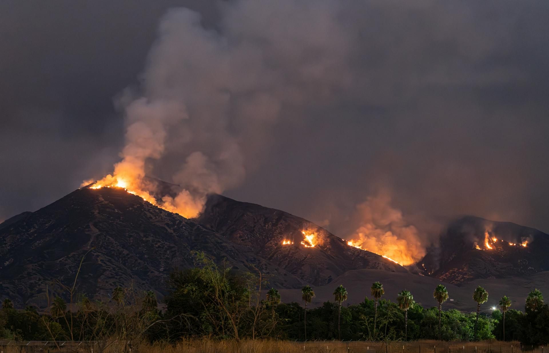 photo of a wildfire in California