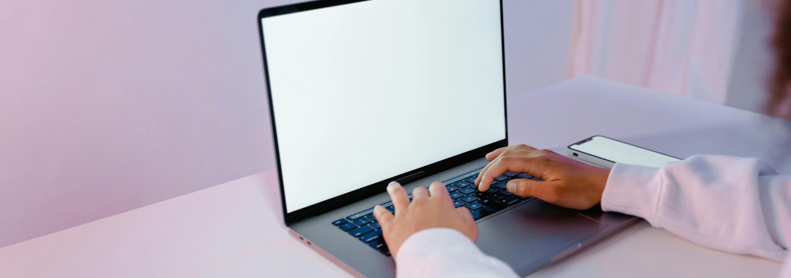 Man typing on a laptop to a live chat recording interface